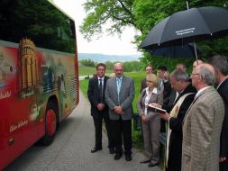 einweihung_der_neuen_reisebusse_auf_der_befreiungshalle_4_20120327_1934356261.jpg
