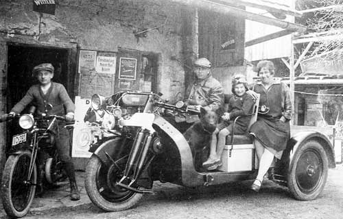 Beginn der Fa.Heinrich Hierl, ca. im Jahre 1930 in der Lederergasse in Kelheim